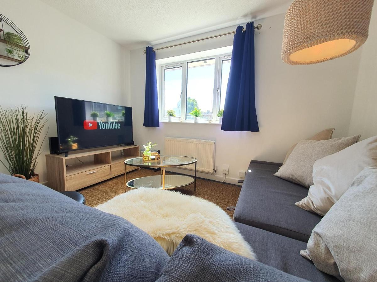 Thesiger Court Apartments - Free Private Parking - By Property Promise カーディフ エクステリア 写真