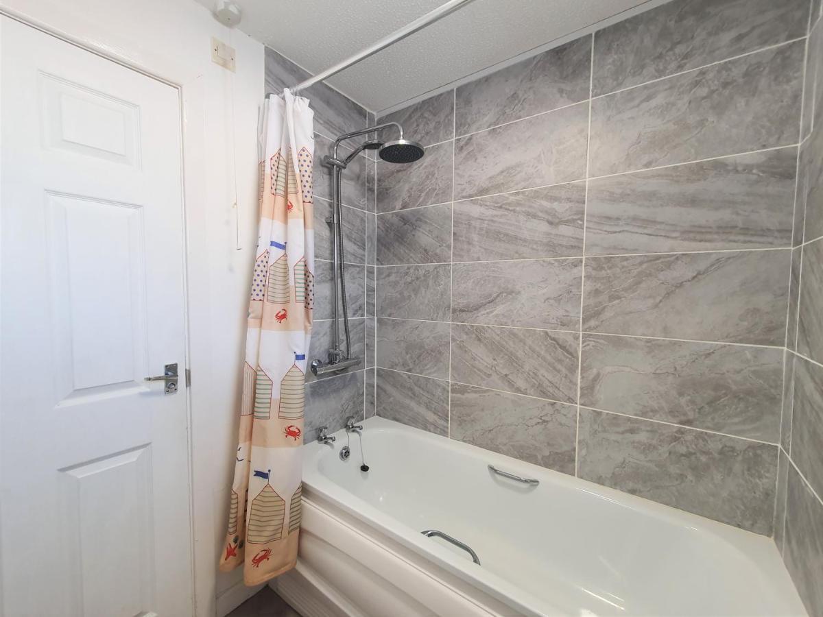 Thesiger Court Apartments - Free Private Parking - By Property Promise カーディフ エクステリア 写真
